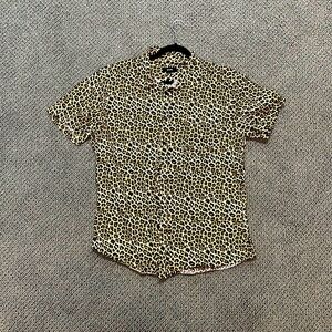 A men’s cheeta button down